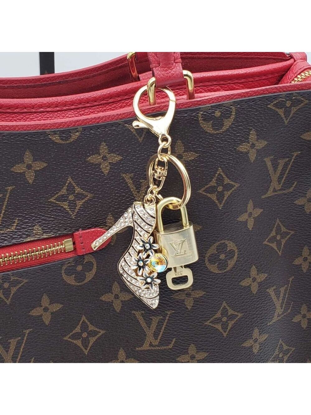 Authentic Louis Vuitton Gold Lock & Key ✨ Bag Charm Unbranded Shoe Keychain - Picture 2 of 7